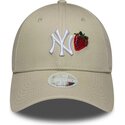 kepsar-bojd-beige-justerbart-band-9forty-fruit-icon-strawberry-fran-new-york-yankees-mlb-av-new-era