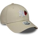 kepsar-bojd-beige-justerbart-band-9forty-fruit-icon-strawberry-fran-new-york-yankees-mlb-av-new-era