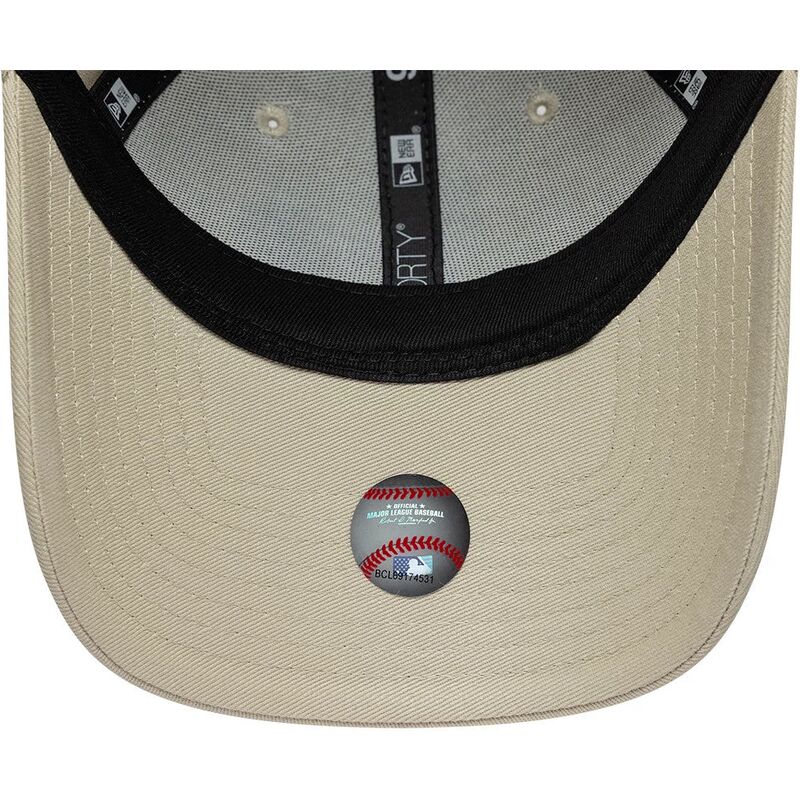 kepsar-bojd-beige-justerbart-band-9forty-fruit-icon-strawberry-fran-new-york-yankees-mlb-av-new-era