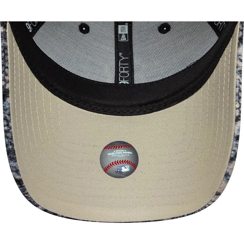 kepsar-bojd-flerfargad-justerbart-band-9forty-snake-print-fran-new-york-yankees-mlb-av-new-era kepsar-bojd-flerfargad-justerbart-band-9forty-snake-print-fran-new-york-yankees-mlb-av-new-era