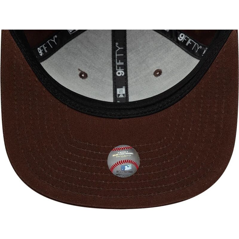kepsar-platt-brun-snapback-9fifty-original-fit-league-essential-fran-new-york-yankees-mlb-av-new-era