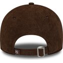 kepsar-bojd-brun-justerbart-band-9twenty-cord-script-fran-new-york-yankees-mlb-av-new-era