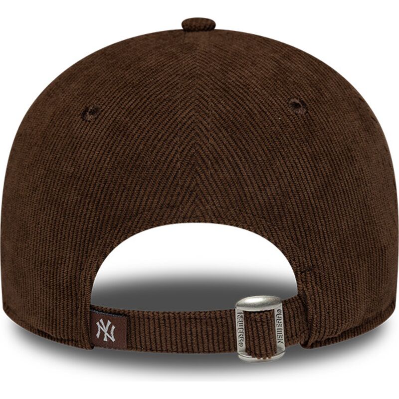 kepsar-bojd-brun-justerbart-band-9twenty-cord-script-fran-new-york-yankees-mlb-av-new-era kepsar-bojd-brun-justerbart-band-9twenty-cord-script-fran-new-york-yankees-mlb-av-new-era