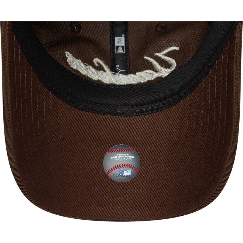 kepsar-bojd-brun-justerbart-band-9twenty-cord-script-fran-new-york-yankees-mlb-av-new-era kepsar-bojd-brun-justerbart-band-9twenty-cord-script-fran-new-york-yankees-mlb-av-new-era