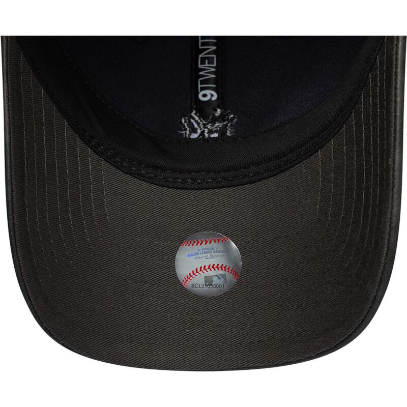 kepsar-bojd-svart-justerbart-band-9twenty-washed-pu-fran-new-york-yankees-mlb-av-new-era