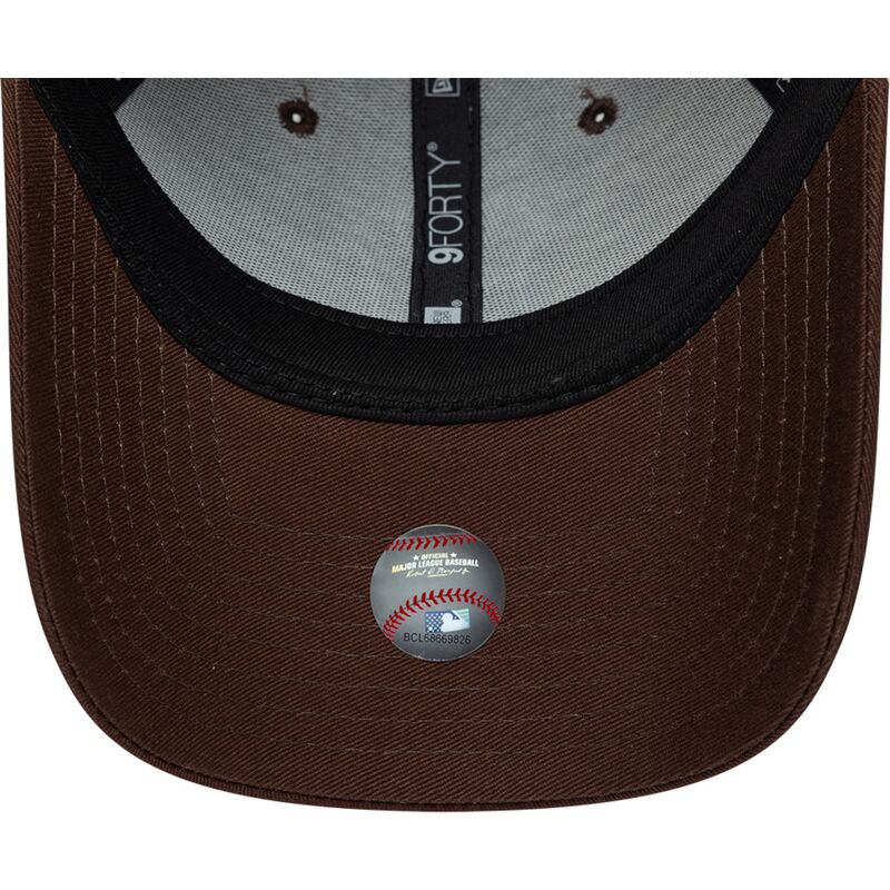 kepsar-bojd-brun-justerbart-band-9forty-league-essential-fran-new-york-yankees-mlb-av-new-era