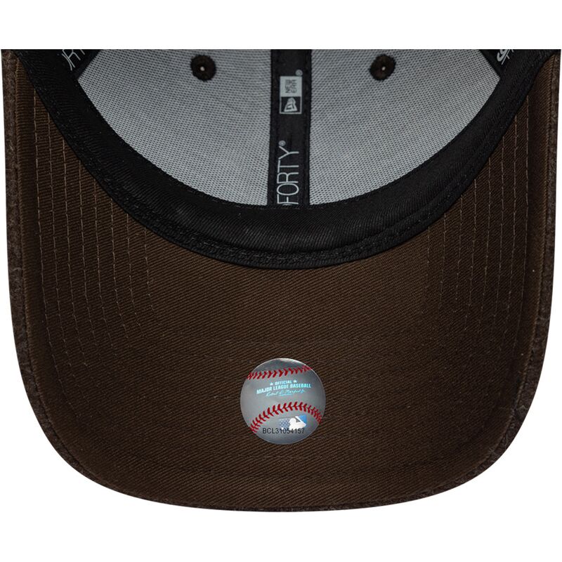 kepsar-bojd-brun-snapback-9forty-winter-fran-new-york-yankees-mlb-av-new-era