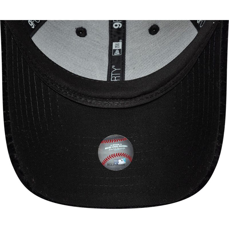 kepsar-bojd-svart-justerbart-band-9forty-velour-fran-new-york-yankees-mlb-av-new-era