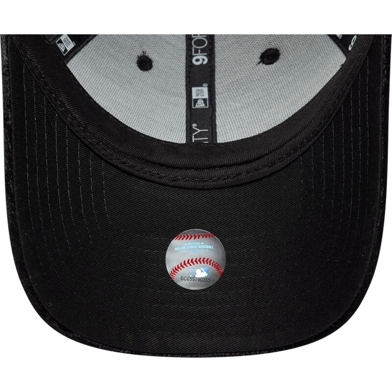 kepsar-bojd-svart-justerbart-band-9forty-pattern-velour-fran-new-york-yankees-mlb-av-new-era