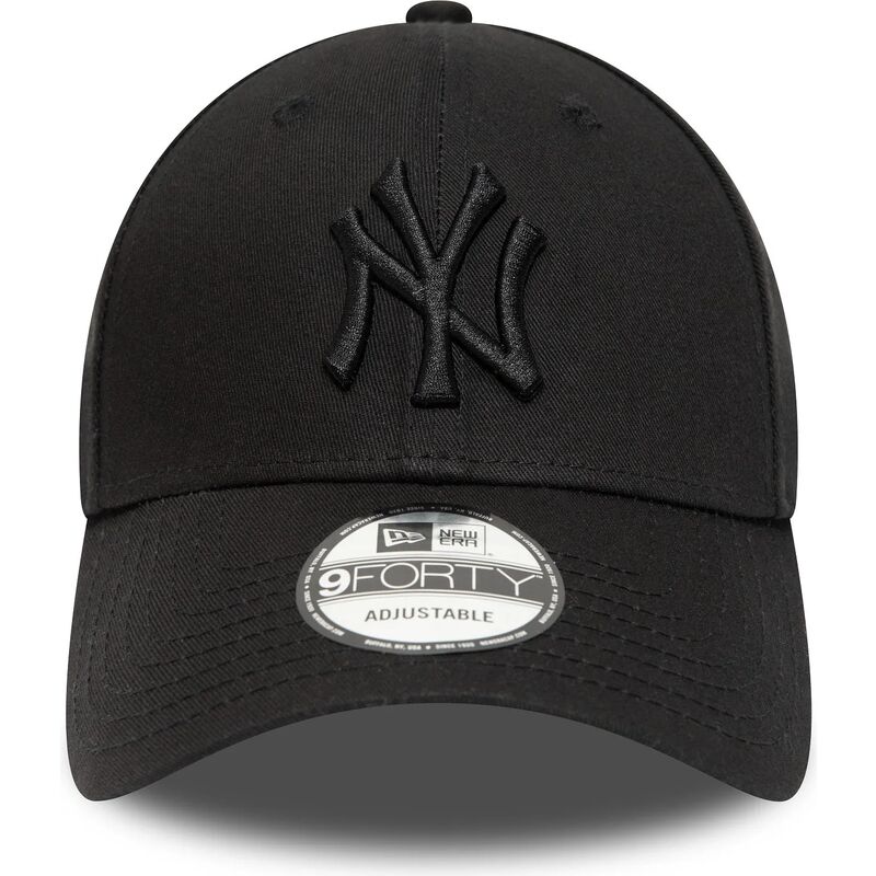 svart-bojd-justerbar-keps-med-svart-logotyp-9forty-league-essential-fran-new-york-yankees-mlb-av-new-era