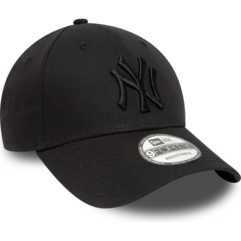 svart-bojd-justerbar-keps-med-svart-logotyp-9forty-league-essential-fran-new-york-yankees-mlb-av-new-era