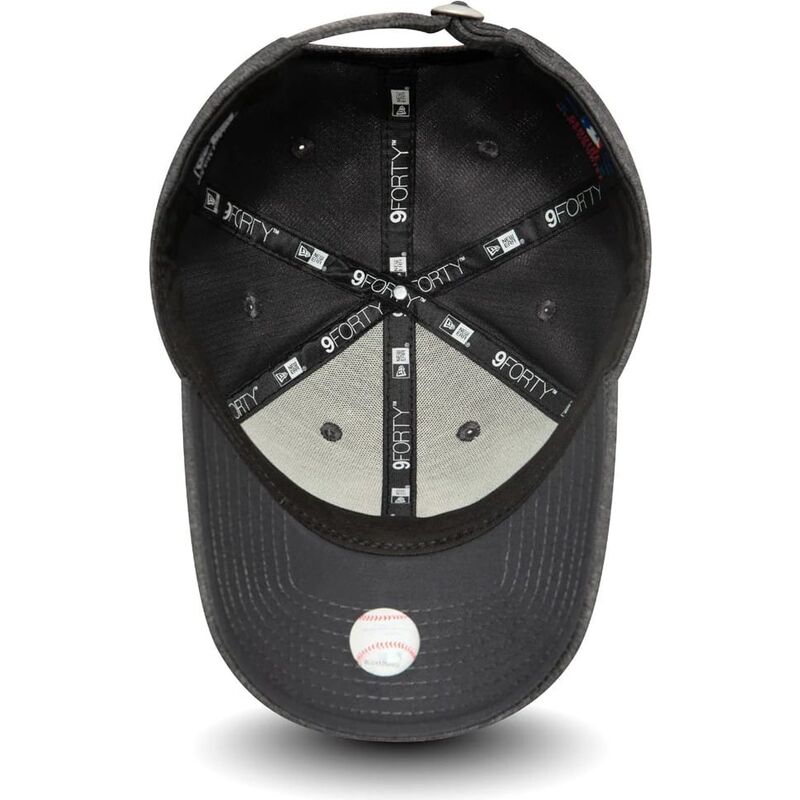 gra-justerbar-kurvad-keps-med-rosa-logotyp-9forty-tech-jersey-fran-new-york-yankees-mlb-av-new-era