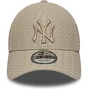kepsar-bojd-beige-justerbart-band-9forty-pu-weave-fran-new-york-yankees-mlb-av-new-era
