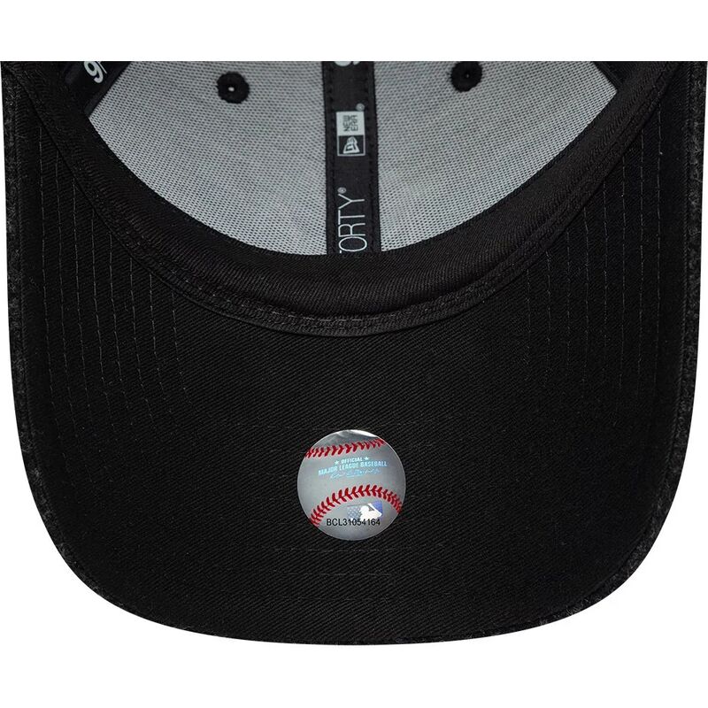 kepsar-bojd-svart-justerbart-band-9forty-winter-fran-new-york-yankees-mlb-av-new-era
