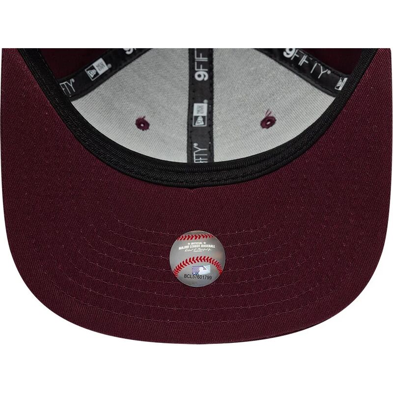 kepsar-platt-rod-snapback-9fifty-original-fit-league-essential-fran-new-york-yankees-mlb-av-new-era