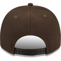 kepsar-bojd-brun-snapback-9fifty-a-frame-precurved-visor-pin-fran-atlanta-braves-mlb-av-new-era