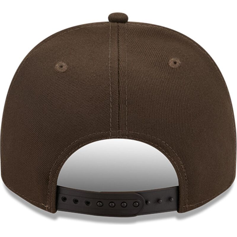 kepsar-bojd-brun-snapback-9fifty-a-frame-precurved-visor-pin-fran-atlanta-braves-mlb-av-new-era