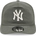 kepsar-bojd-gron-snapback-19twenty-precurved-fran-new-york-yankees-mlb-av-new-era