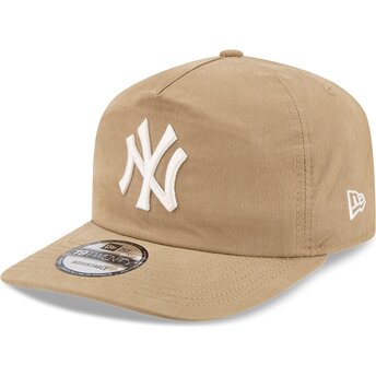 Kepsar böjd beige snapback 19TWENTY Precurved från New York Yankees MLB av New Era
