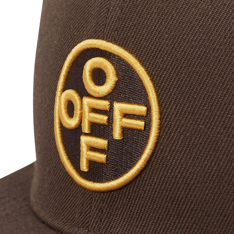 kepsar-platt-brun-snapback-off-embroidered-twill-av-l-ab-c-o-off-white