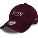 kepsar-bojd-rod-justerbart-band-9twenty-slogan-sorry-i-m-late-av-new-era