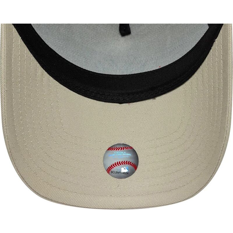 kepsar-bojd-beige-snapback-a-frame-league-essential-fran-new-york-yankees-mlb-av-new-era