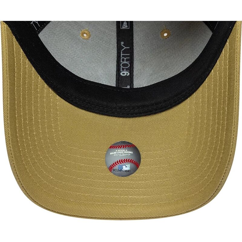 kepsar-bojd-khaki-justerbart-band-9forty-league-essential-fran-new-york-yankees-mlb-av-new-era