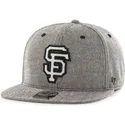 svart-snapback-keps-med-platt-skarm-i-denim-fran-mlb-san-francisco-giants-av-47-brand