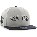 gra-platt-snapback-keps-med-sidologga-av-mlb-new-york-yankees-fran-47-brand