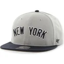 gra-platt-snapback-keps-med-sidologga-av-mlb-new-york-yankees-fran-47-brand