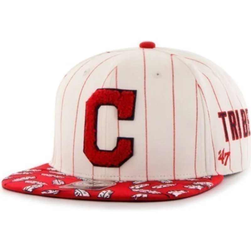 kramfargad-snapback-keps-med-platt-skarm-roda-rander-och-sidobokstaver-fran-mlb-cleveland-indians-av-47-brand