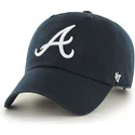 morkbla-keps-med-bojd-skarm-och-mlb-atlanta-braves-logotyp-fran-47-brand