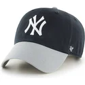 svart-bojd-skarmkeps-med-gra-skarm-och-stort-new-york-yankees-logotyp-framtill-fran-47-brand