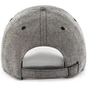 svart-keps-med-bojd-skarm-och-stort-frontlogo-av-mlb-new-york-yankees-fran-47-brand